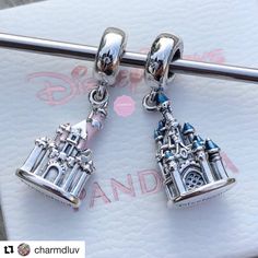 Disneyprimark-marissamelchers en Instagram: “The new and the old Disney castle @theofficialpandora charm 😍 both so beautiful! 💖 i really need this on my Disney Pandora bracelet 😍…” Disney Pandora Bracelet, Bracelet With Name, Disney Pandora, Pandora Jewelry Box, Diy Jewelry To Sell