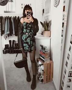 Slytherin Fashion, Soft Grunge Outfits, Fashion 90s, Hipster Grunge, Aesthetic Grunge Outfit, Grunge Look, Tights And Boots, Alt Fashion