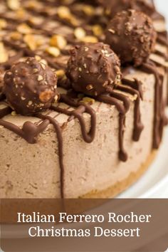 Decadent cheesecake with chocolate and hazelnuts, an impressive Italian Christmas dessert. Gourmet Christmas Desserts, Ferrero Rocher Cheesecake, Cheesecake With Chocolate, Ferrero Rocher Cake, Gourmet Christmas, Christmas Cheesecake