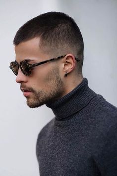 55 Cortes de Cabelo Curto para Homens – O Cara Fashion Military Buzz Cut, How To Style Short Hair, Style Short Hair, Military Haircut, Buzz Cut Hairstyles, Filmy Vintage, Blond Balayage, Men's Short Hair