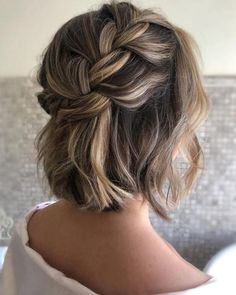 30 Chic Bridal Hairstyles for Short Hair – Inspire Your Dream Look Shorter Hair Wedding Styles, Wedding Guest Hair Short, Wedding Hair Shoulder Length, Short Hair Wedding Guest Styles, Wedding Guest Hairstyles For Short Hair, Latest Bridal Hairstyles, Bridal Hairstyles For Short Hair, Short Hair Updos