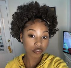 Cute Short Natural Hairstyles, Hair 90s, Twa Styles, Curly Cut, Bantu Knot, Bantu Knot Out, Knot Out, Hair Puff, Nappy Hair