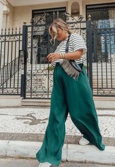 A Fresh Take on Spring Midsize Fashion: Embracing Style at Any Size 15 Ideas Wide Leg Pants Outfit Plus Size, Plus Size Wide Leg Pants Outfit, Plus Size Summer Outfits Curvy Fashionista, Plus Size Wide Leg Pants, Summer Outfits Curvy, Wide Leg Pants Outfit, Mid Size Fashion, Plus Size Summer Outfits