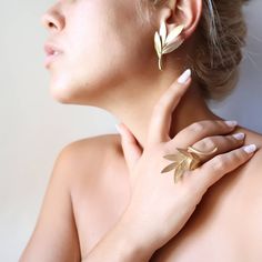 Dear All, Please note that we partnered with FedEx Couriers for all orders from USA. Therefore, when ordering please inform us at NOTES section or via email a valid contact number and email address. Beautiful handmade jewelry - piece of art - one of a kind Model : Physis - Gold Big Single Olive Leaves Ring BRASS/ gold-plated with a light brushed effect Each leaf is handmade Ancient Greek Goddess olive wreath around the Finger! Looks stunning with any outfit and adds a touch of ethereal glamour! Nature-inspired Gold Open Ring Jewelry, Brass Jewellery Handmade, Olive Leaf Ring, Ancient Greek Jewelry, Wreath Ring, Olive Wreath, Wreath Rings, Single Leaf, Gold Wreath