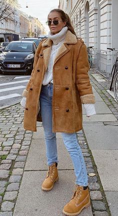 Timberland Outfits Women, Timberland Outfit, Cute Fall Fashion, Timberland Boots Outfit, Timberland Outfits, Beanie Outfit, Yellow Boots, Pastel Outfit