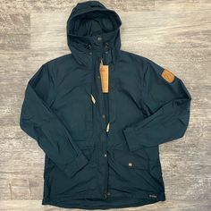 Size Women’s M. Navy Blue New With Tags! Super Nice And Cute Fjallraven Jacket, Parka Women, Winter Parka, Wind Jacket, Mens Parka, Rain Jacket Women, Belted Jacket, Womens Parka, Outdoor Jacket