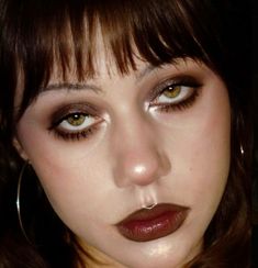 #grunge #makeup #darkmakeup #90s #60s #90saesthetic #60saesthetic #glamour 90s Grunge Style Makeup, Grunge Inspired Makeup, Brown Grunge Makeup, Grunge Prom Makeup, 90s Smokey Eye, Aesthetic Brown Makeup, Messy Smokey Eye, 2000s Grunge Makeup, 90s Make Up Look