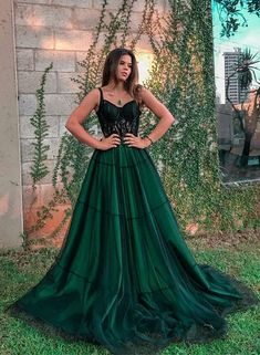 Product Number :KS2533 Fabric：Tulle & Lace Silhouette：Ball Gown Sleeves：Sleeveless Back Style：Zipper Leavers Dresses, Prom Dress Green, Stile Harry Potter, Dresses With Appliques, Tulle Long Prom Dress, Burgundy Prom, Orange Bridesmaid, Tulle Prom Dresses, Black Bridesmaid