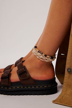 Doc Martens Outfit Sandals, Dr Martens Myles Sandals Outfit, Dr Martens Myles Sandals, Doc Sandals, Chunky Sandals Outfit, Dr Martens Myles, Dark Brown Sandals, Brown Doc Martens, Doc Martens Sandals