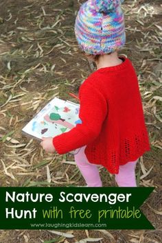 If you want a fun outdoor activity to do with the kids then have a look at this toddler nature scavenger hunt with a free illustrated printable. So great. Fun Outdoor Activities, Preschool Speech, Baby Yoga, Gross Motor Activities, Mindful Parenting, Outdoor Activities For Kids, Creative Games, Toddler Play