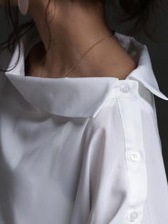 Plain Collared Tops For Fall, Collared Plain Tops For Fall, Fall Plain Collared Tops, Plain Collared Tops For Spring, Plain Summer Workwear Tops, Solid Color Plain Top With Collar, Classic Plain Tops For Workwear, White Collared T-shirt For Work, Plain Collared Cotton Top