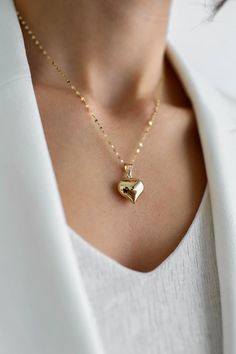 14k Gold  3D Heart Necklace,Big Size Puffy Heart Pendant with Sequin Chain, Real Gold Jewellery, Gift for Her, Price Performance Gold NecklaceMaterial: Solid GoldKarat: 14 K (585)Approximate weight : 2,90 Gr (16.8 inch Chain İncluded)Available in different chain lengths.As with all of our products, this item is handmade and made to order.Want to Check Out More from Our SectionsFİEMMA http://www.etsy.me/3ukWhjeGold Rings http://www.etsy.me/39E9NGSGold Necklaces http://www.etsy.me/31NdjtOGold Brac 14k Gold Heart Pendant Necklace With Adjustable Chain, 14k Gold Pendant Necklace For Valentine's Day, 14k Gold Tarnish-resistant Heart Necklace For Valentine's Day, Valentine's Day 14k Gold Pendant Necklace, Gold Plated Heart Pendant Necklace, Gold Heart Pendant Necklace With Box Chain, 14k Gold Heart-shaped Jewelry With Adjustable Chain, Gold Heart Necklace With Box Chain, Gold Heart Shaped Box Chain Jewelry