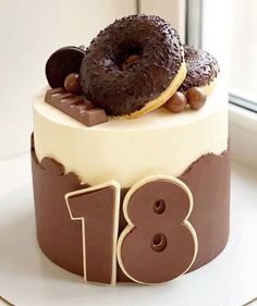 Chocolate Birthday Cake Decoration, Latest Birthday Cake, Buttercream Cake Designs, Chocolate Cake Designs, Chocolate Drip Cake, Vanilla Cheesecake, Cake Decorating Piping, Chocolate Cake Decoration, Design Cake