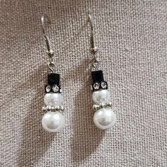 Nwot - Hand Crafted Glass Pearl Snowman Earrings I Hand Crafted These Super Cute Snowmen With White Glass Pearls, A Silver Spacer As A Scarf, Austrian Crystal Rondelles As A Base For The Top Hat And The Black Glass Cube For The Top Hat. Dangles About An Inch From Bottom Of Ear. Nickel Free Hooks Ready To Ship! Pearl Snowman, Cute Snowmen, Snowman Earrings, Glass Cube, Cute Snowman, Christmas Jewelry, Austrian Crystal, Glass Crafts, Top Hat