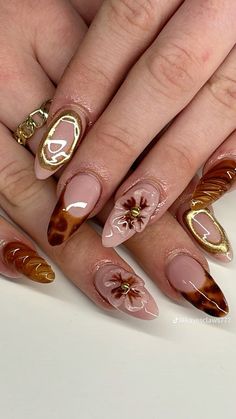 Old Money Inspired Nails, Textured Almond Nails, Almond Nails 2024 Fall, Autumn Aesthetic Nails Short, October Nail Inspo Almond, Almond Nails Trendy Fall, Fall Nail Inspo Short Almond, Orchid Nails Design, Fall Christmas Nail Designs