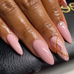 Round Medium Nails, Medium Almond Nail Ideas, Medium Round Nails, Medium Almond Acrylic Nails, Nails Suggestions, Stilleto Nails Designs, Fingernail Art, Medium Almond, Nail Time