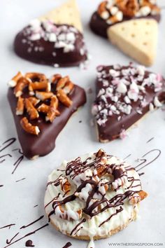 Pretzel Candy, Allergy Friendly Cookies, Rosette Cookies, Christmas Cookie Exchange Recipes, Flourless Chocolate Cookies, Easy No Bake Cookies, Cookie Exchange Recipes, Chocolate Dipped Cookies, Basic Cookies