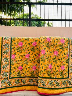 Add a burst of color and charm to your home with this exquisite handmade Indian floral quilt! 🛏️ Crafted with love and care, each piece showcases vibrant floral patterns, capturing the essence of traditional Indian artistry. 🌿 Whether draped over your bed or used as a cozy throw, this quilt will bring warmth, beauty, and a dash of cultural flair to any room. Perfect for those who appreciate fine craftsmanship and timeless design! ✨🧵