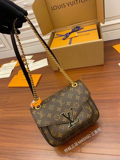 . Tas Louis Vuitton, Louis Vuitton Multi Pochette, San Sebastian Spain, Inspired Handbags, Brown Handbag, Nicolas Ghesquiere, Handbag Wallet, San Sebastian, Wallet Accessories