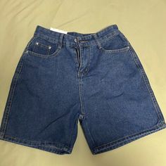 - Never Worn - Perfect For The Summer Jorts Women, Bermuda Shorts Women, Baggy Jean, Boho Denim, Baggy Shorts, White Jean Shorts, American Eagle Shorts, Fit Ideas, Jeans For Short Women