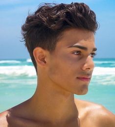 (paid link) Get an easy to follow guide on starting a wavy or curly hair men method with tips, video tutorials, product reviews and pocket-friendly products! Latino Haircuts, Hispanic Hairstyles, Teen Haircuts, Mexican Hairstyles, Trendy We Fryzurach, Teenage Guys