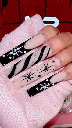 Christmas Nails Diamonds, Stilleto Winter Nail Design, Long Nail Designs Winter, Christmas Nail Designs Long, Cute Christmas Nails Acrylic Coffin, Short Christmas Acrylic Nails, Christmas Baddie Nails, Winter Nail Sets, Extra Christmas Nails