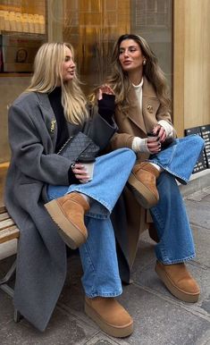 Norwegian Winter Outfit, Norwegian Outfits, New York November Outfit, Outfits Aesthetic Invierno, Dublin Outfit, Uggs Outfits, Nyc Winter Outfits, Stile Blair Waldorf