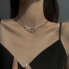 fb-feed قلادات متدلية, Chocker Necklace, Women's Jewelry Sets, Jewelry Choker, Girly Jewelry, Trendy Gift, Heart Pendant Necklace, Cute Jewelry, Metal Chain