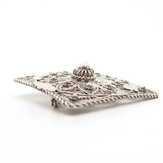 925 Sterling Silver Vintage Filigree Floral Design Pin Brooch Weight: 12.1g WELCOME TO PAWN SHOP We are an actual pawn shop and have been in business for over 25 years. Since 1990, our establishment has been serving a variety of clients by providing them with short term cash solutions and options of liquidity regarding their treasured heirlooms. Acknowledging that today′s customers are very sophisticated and are looking for a variety of investments, our acquisitions are hand-picked for our speci Classic Silver Filigree Brooches, Classic Silver Brooches With Intricate Design, Silver Filigree Brooch For Formal Occasions, Traditional Engraved Brooches For Gift, Formal Silver Filigree Brooches, Silver Filigree Brooch For Anniversary, Traditional Hallmarked Brooches For Anniversary, Silver Engraved Brooches For Formal Occasions, Traditional Silver Brooches For Formal Occasions