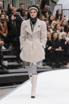 Chanel / AW 17/18 Chanel Fashion Week, Fashion Milan, London Fashion Weeks, Popsugar Fashion, Fashion Advertising, Lovely Clothes