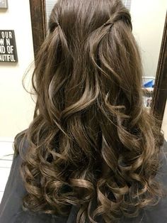 shannon lynch Hair Inspo Styles, Hairstyles For Thick Medium Length Hair, Winter Hairstyles Medium, Hair Styles Asian, Stockholm Hair, Nye Hairstyles, Wavy Hairstyles Medium, Wavy Hairstyles, Blowout Hair