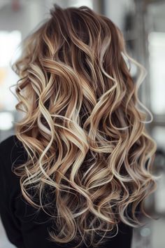 Curling Hair Styles, Blonde Hair Color Highlights, Icy Blonde Balayage, Rambut Brunette, Blonde Balayage Highlights, Brown Curls, Icy Blonde, Hair Color Techniques, Brown Blonde Hair