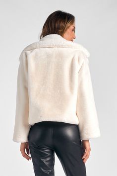 Introducing the "Sutton" - your cozy companion for chilly days. This cropped fur coat features a wide collar that adds a touch of elegance to its relaxed, modern vibe. Crafted for comfort, it's perfect for snuggling up while staying effortlessly chic. Elevate your outerwear game with the Sutton coat, and embrace the warmth in style. Chic Cropped Jacket With Faux Fur Trim, Chic Fur Coat With Faux Fur Lining, Women Cardigan Sweaters, Jumpsuit Coverup, Fall Bottoms, Spring Wear, Cardigan Sweater Dress, Sherpa Jacket, Short Sleeve Cardigan