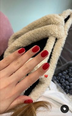 New Year Nails, Minimal Nails, Casual Nails, Classic Nails, Soft Nails, Red Nail, Girls Nails, Elegant Nails, Minimalist Nails