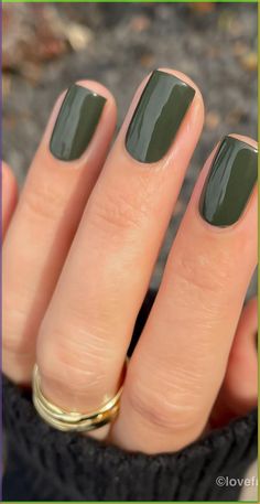 Enhance your autumn look with our elegant Olive Green Fall Nails, inspired by the rich colors of the season. From deep earthy tones to shiny metallic hues, our collection offers versatile options for a chic manicure. Embrace the beauty of nature through your nails and add a touch of sophistication and warmth to your style this fall. Elevate your nail game with our Olive Green Fall Nails today! Fall Green Dip Nails, Chic Autumn Nails, Fall Colors Short Nails, Fall Nails Color Ideas, Short Nail Designs October, Chic Nail Colors, Fall Nail Green, Fall Trending Nails, Fall Nail Colors Short Nails