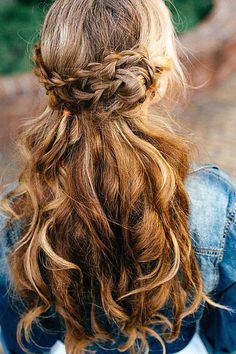 Crushing on one hair inspo half up half down. Follow along for more inspo, and tell me your faves on your favorites. Wedding Braid, Hair 2018, Funky Hairstyles, Fringe Hairstyles, Natural Wedding, Hair Updo, Half Up Hair, Boho Hairstyles