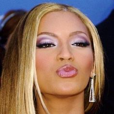 Beyonce Eyes, 00s Makeup, Early 2000s Makeup, 2000s Celebrities, Beyonce Makeup, Beyonce 2000's, 80s Makeup