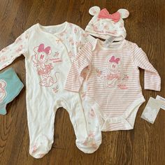 Pajama. Onesie. Bib And Hat Set. All Size 3-6m Playful White Minnie Mouse Sets, White Minnie Mouse Playtime Sets, Melody Christmas, Disney Outfits Girls, Pajama Onesie, Cute Onesies, Baby Minnie Mouse, Hat Set, Coming Home Outfit