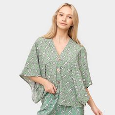 Size : 16.8" X 25.2" Material : 100% Polyester Casual One Size Tops With Kimono Sleeves, Casual One Size Cape Top, Casual One-size Cape Top, Poncho Top, Poncho Tops, Green Floral Print, Ponchos, Size 16, Button Downs