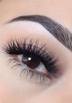 Eye Makeup Simple Natural, Makeup Simple Natural, Eye Makeup Dramatic, Trendy Eye Makeup, Eye Makeup Simple, Eye Makeup Glitter, Black Eye Makeup, Makeup Ads