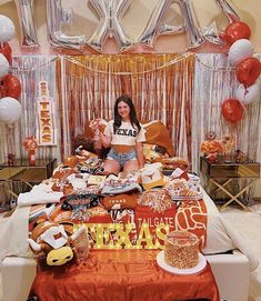 Ut Party Decorations, Ut Dorms Austin, College Bed Party Ideas, Ut Graduation Party, College Reveal Ideas