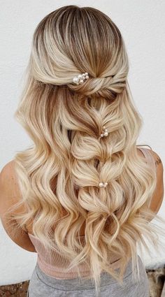 Love Is in the Hair: Valentine's Day Hairstyles for Every Girl Beyonce Hair, Half Up Half Down Hair Prom, Braided Half Up, Homecoming Hair Down, Natural Hair Styles Easy, Curly Bob Hairstyles