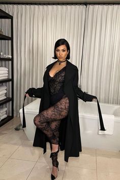 Kourtney Kardashian 2018, Kourtney Kardashian Style, Kardashian Outfit, Style Essentials, Looks Black, Kardashian Style, Kardashian Jenner, Kourtney Kardashian, Fashion Essentials