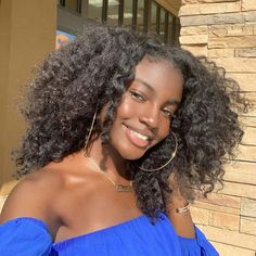 Hard water can leave derogatory effects on your natural hair. Learn how to handle that now Dark Skin Girl, Fabulous Hair, Haircut And Color, Natural Hair Inspiration, Natural Hair Tips, Afro Hairstyles, Black Girls Hairstyles, Big Hair