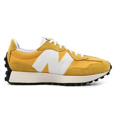 Zapatillas New Balance, How To Wear Sneakers, Black Balenciaga, New Balance 327, Dad Sneakers, Complete Skateboards, Retro Sneakers, Clarks Originals, Trendy Sneakers