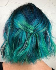 Green Hair Styles, Green And Blue Hair, Winter Hair Trends, Hair Colour Design, Vibrant Hair, Peinados Fáciles Para Cabello Corto, Ombre Hair Color