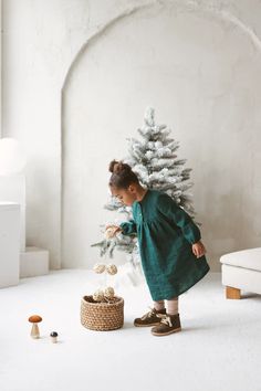 Emerald Linen Girls Dress Dress With Bishop Sleeves, Girls Linen Dress, Festive Wedding, Dress With Buttons, Dress Long Sleeves, European Linens, Wooden Buttons