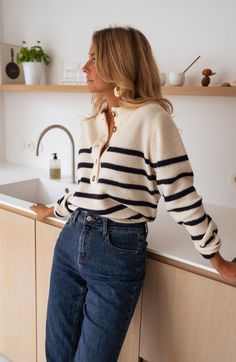 @easyclothesusa / Business casual women outfits chic - back to school / work outfits / office outfits - fall trends - sweaters for fall Corporate Girly, Casual Chique Stijl, Cozy Sweaters Autumn, Chique Outfit, Perfect Sweater, Sailor Style, Sailor Fashion, Pullover Outfit, Trendy Fall Outfits