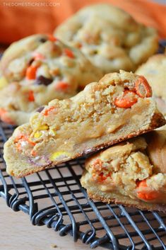 some cookies are sitting on a cooling rack