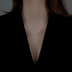 This dainty Lariat Necklace will quickly become one of your favorite pieces of jewelry. It's an excellent item for layering or wearing on its alone. Metal: 925 sterling silver; optional 18k yellow / white / rose gold vermeil Chain style: silver cable chain (from a drop-down menu, select the length of the chain that will go around your neck) Hypoallergenic: nickel-free materials used therefore suitable for those with metal allergies Silver Lariat Necklace, Necklaces Simple, Long Tassel Necklace, Beaded Tassel Necklace, Minimal Necklace, Ziplock Bag, Party Necklace, Chains Necklaces, Long Pendant Necklace